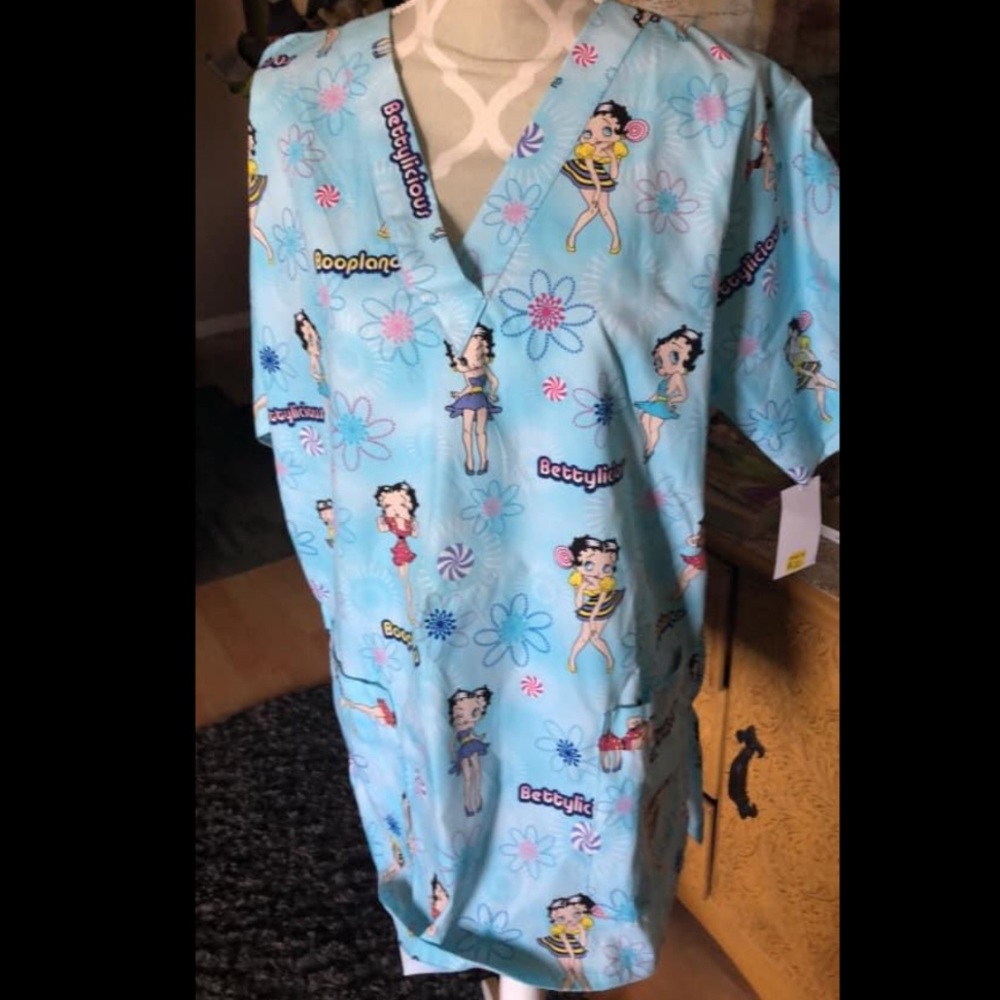 BNWT Scrub Top Betty Boop Large
